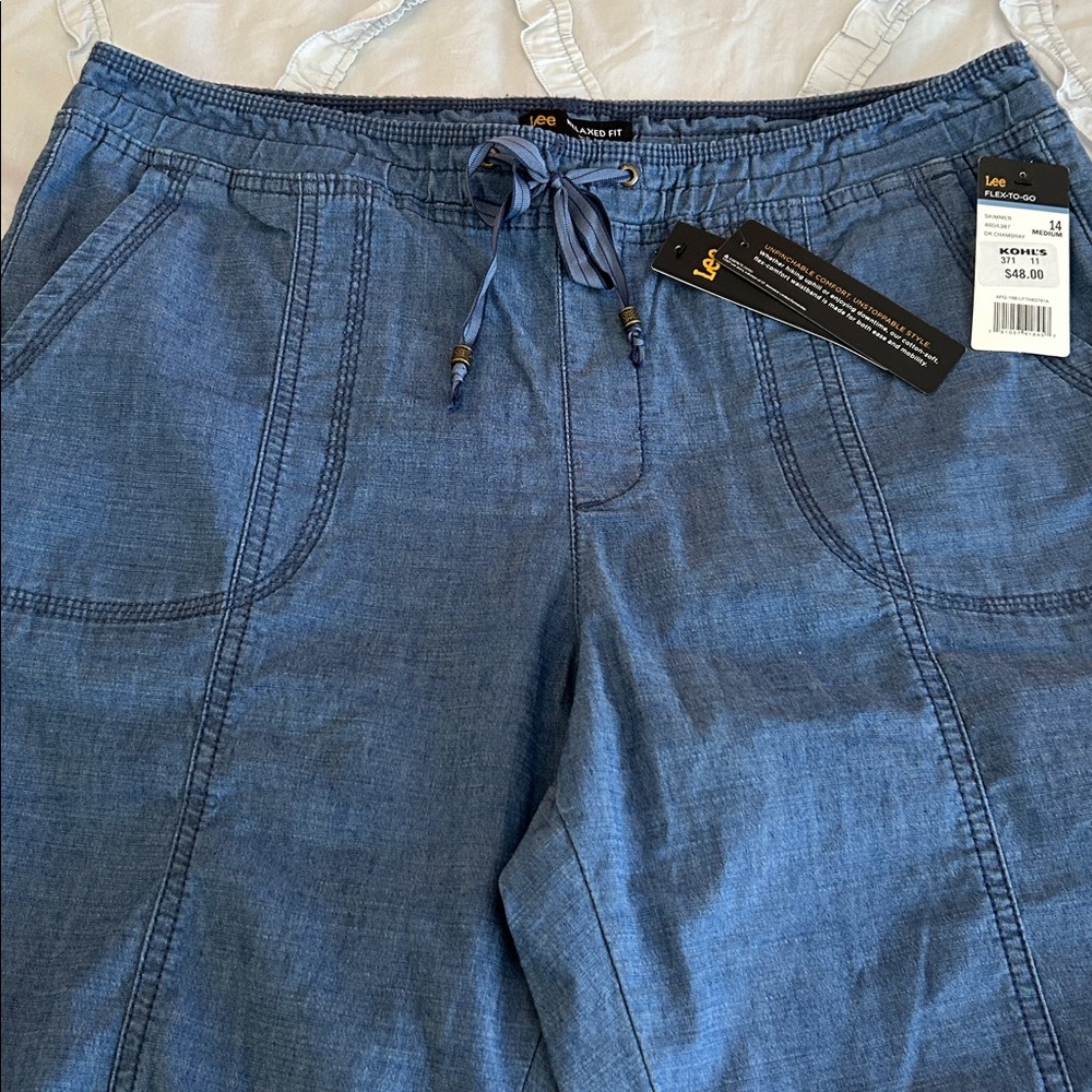Lee Women's Denim-Style Pull-On skimmer Shorts in Dark Chambray